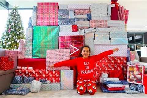 TIANA AND FAMILY OPENING CHRISTMAS PRESENTS!! 2018 Special