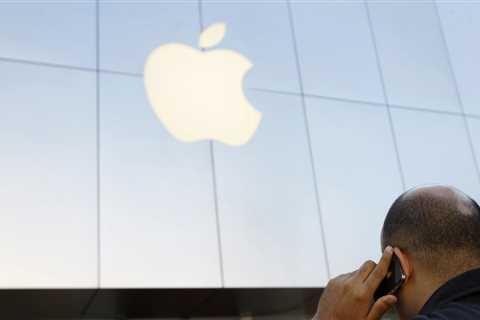 Apple drops lawsuit against former exec who accused company of spying